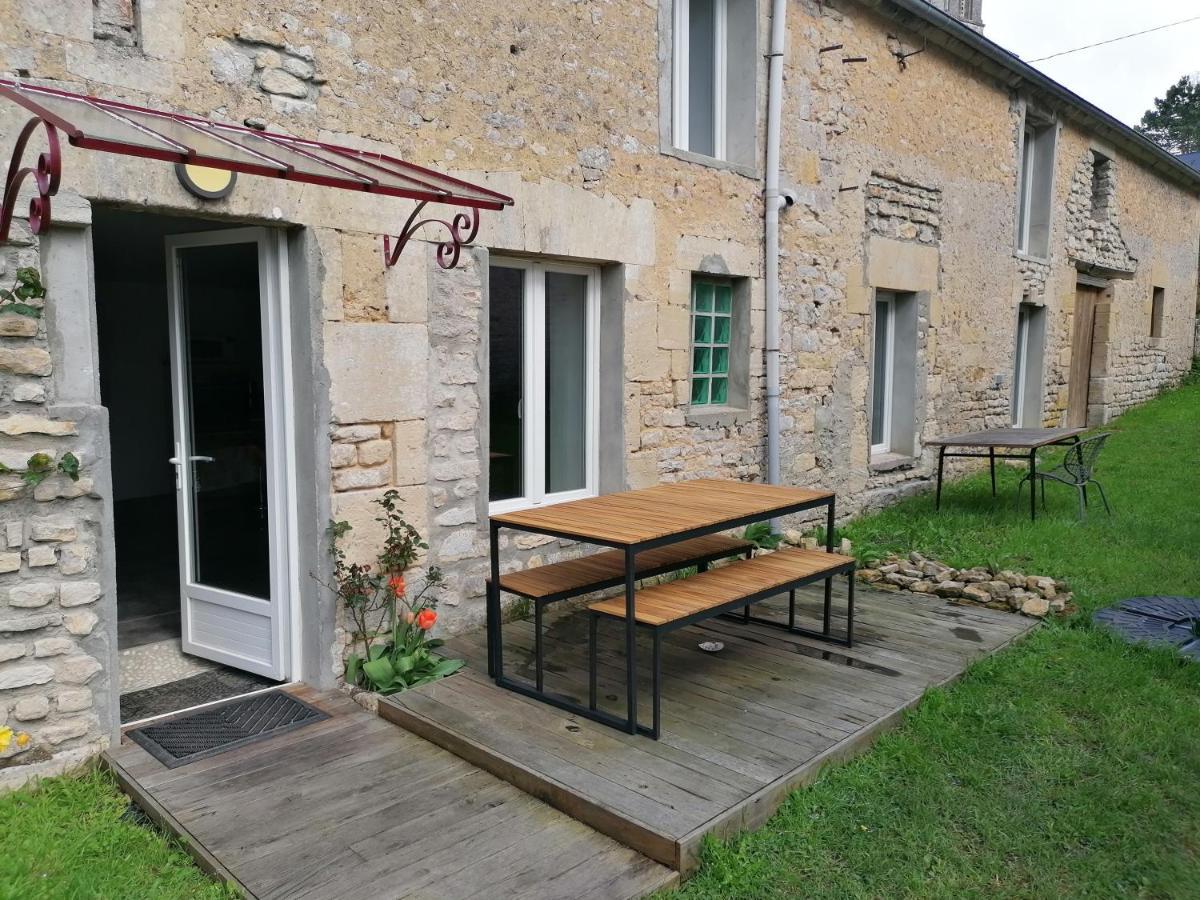 Maison de Pierre: Jardin Tranquille près d'Omaha Beach Commes Exterior photo