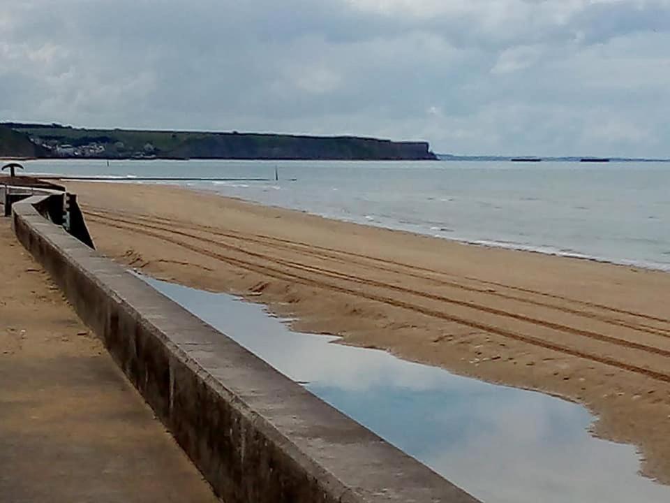 Maison de Pierre: Jardin Tranquille près d'Omaha Beach Commes Exterior photo